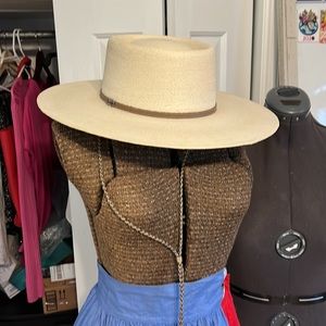 Atwood, banana leaf hat with horse hair stampede string size 7 1/2